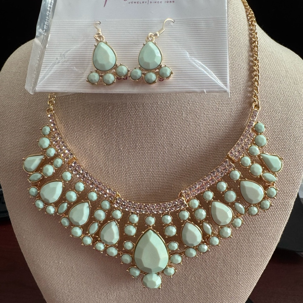 Park Lane Gold & Mint Green Faceted Stone & Crystal Necklace -Matching Earrings